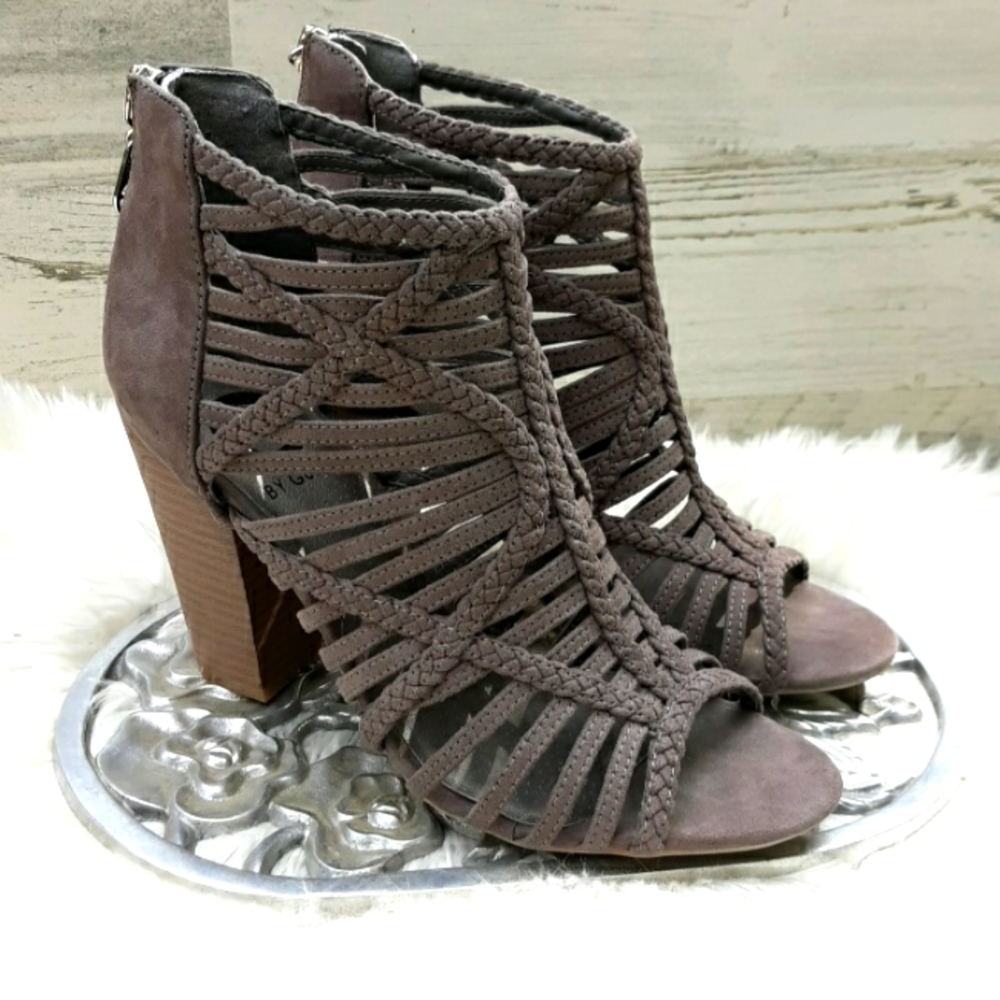 EUC GUESS HEELED SANDALS - Picture 8 of 9
